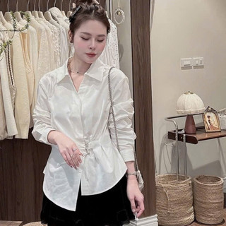 Áo sơ mi trắng cách điệu Thiết Kế điểm nhấn đai kim loại Tôn Dáng Thanh Lịch