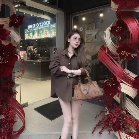 Áo Sơ Mi Nữ Form Rộng Cúc Trái Tim Màu Nâu Chocolate, Áo Sơ Mi Oversize Dài Tay Hàn Quốc - CHAMIE