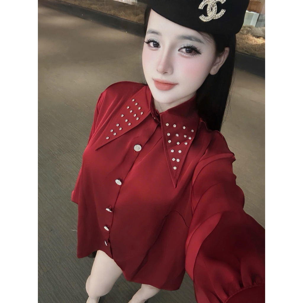 Áo sơmi lụa cổ nhọn đính đá chất đẹp