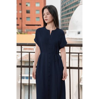 SWANLAKE | Váy Đầm Nữ Midi Suông Cổ Trụ Cài Nút Xếp Ly Vải Linen Dây Thắt Eo Xẻ Tà Công Sở D12752