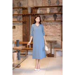 SWANLAKE | Váy Đầm Nữ Midi Suông Cổ Chữ V Tay Lỡ Thêu Hoa Vải Linen Xẻ Tà Thanh Lịch D13485