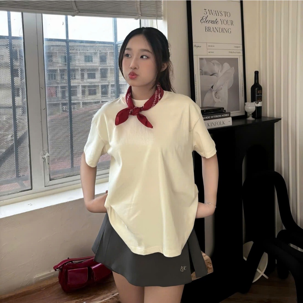 Áo Thun Nam Nữ Thời Trang Đen Phong Cách Hàn Quốc Phù Hợp Với Mọi Trang Phục