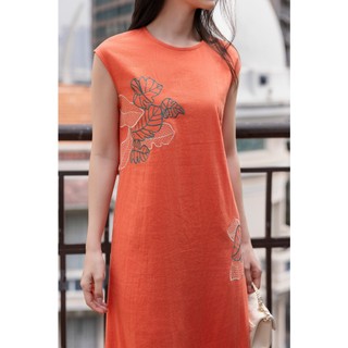 SWANLAKE | Váy Đầm Nữ Suông Sát Nách Cổ Tròn Vải Linen Thêu Hoa Cao Cấp Xẻ Tà Thanh Lịch D13502
