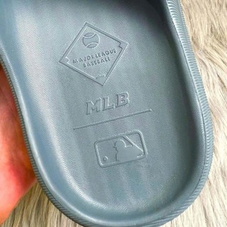 Dép quai ngang Unisex MLB chính hãng chất liệu cao su tổng hợp bền, đẹp, nhẹ nhàng, êm ái, tiện lợi, trẻ trung