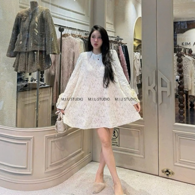 Váy ren hoa Tk dáng ngắn tiểu thư đính hoa tay cao cấp , Đầm nữ dáng xuông cổ tròn dài tay - màu kem basic dễ mặc
