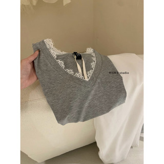 𝐏𝐡𝐢𝐞𝐧 𝐖𝐆𝐖𝐄 | (Sẵn) w8905 Áo Thun Cổ Tim Viền Ren Cộc Tay Form Vừa Vặn