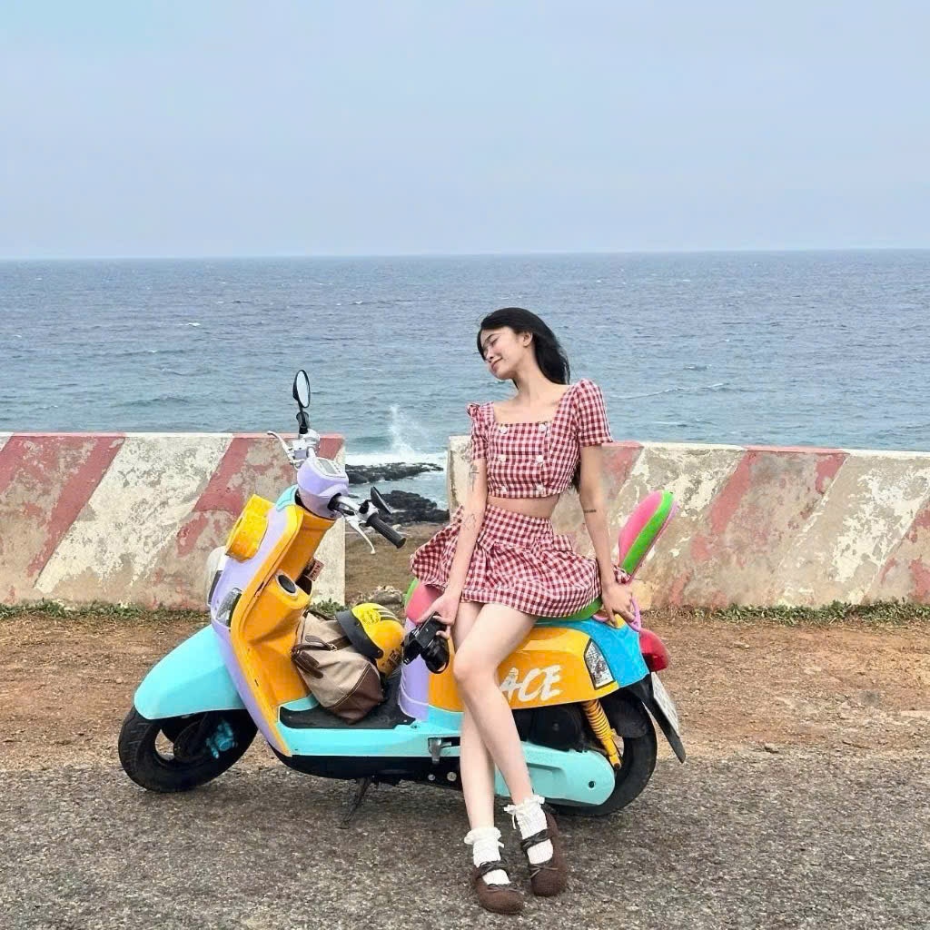 Set Croptop Caro Tay Phồng & Chân Váy Đính Nơ – Outfit Đi Chơi Đi Biển Siêu Xinh Joolate AVN242 P7