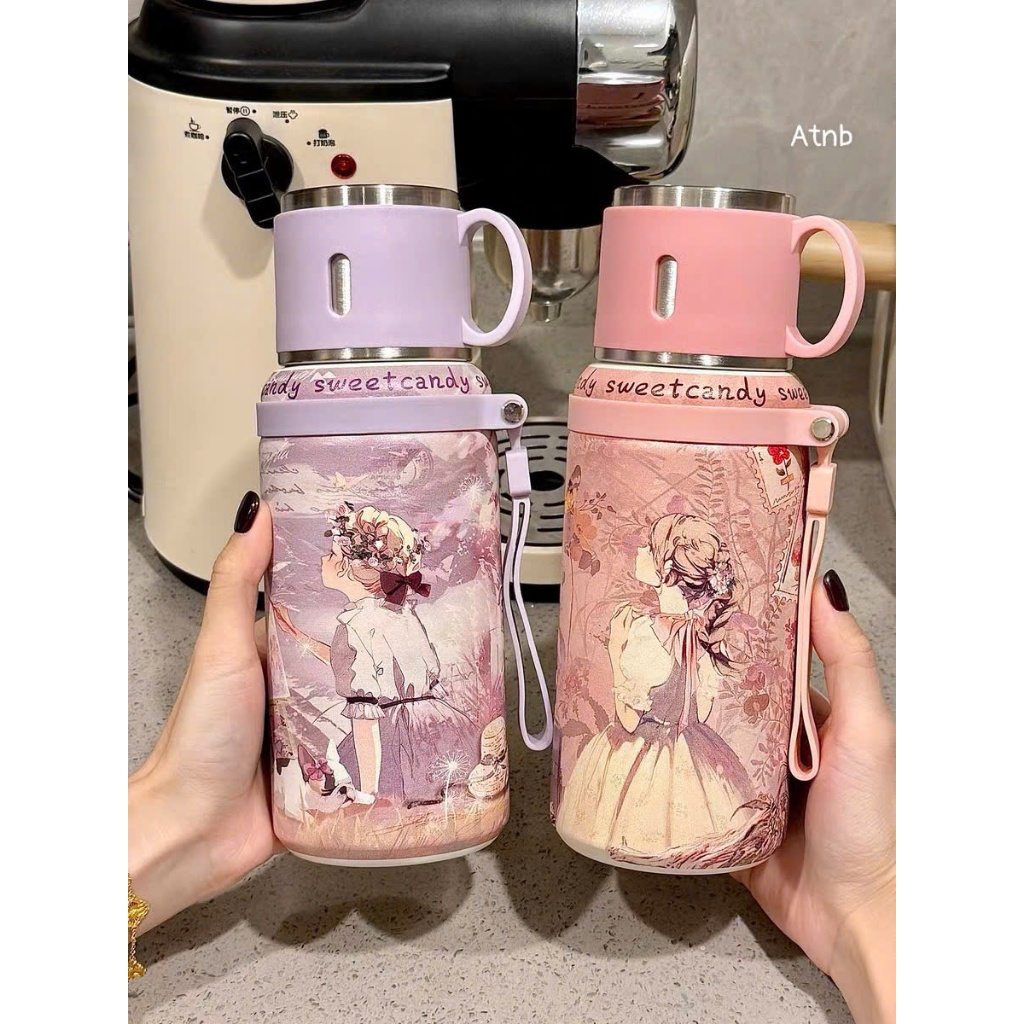 Bình Giữ Nhiệt 600ML Hoạ Tiết Cô Gái 3D – Nắp Làm Cốc, Kèm Lưới Lọc Trà, Có Quai Xách