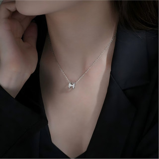 Bestseller-Dây Chuyền Nữ Phong Cách Sang Trọng Nhẹ | Charm Chữ Cái Thời Trang Trên Chuỗi Thập Tự |Màu Bạch Kim Sáng Bóng