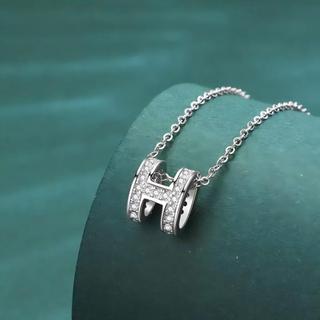 Bestseller-Dây Chuyền Nữ Phong Cách Sang Trọng Nhẹ | Charm Chữ Cái Thời Trang Trên Chuỗi Thập Tự |Màu Bạch Kim Sáng Bóng