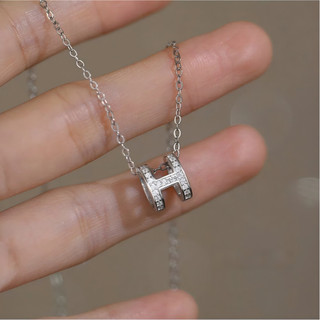Bestseller-Dây Chuyền Nữ Phong Cách Sang Trọng Nhẹ | Charm Chữ Cái Thời Trang Trên Chuỗi Thập Tự |Màu Bạch Kim Sáng Bóng