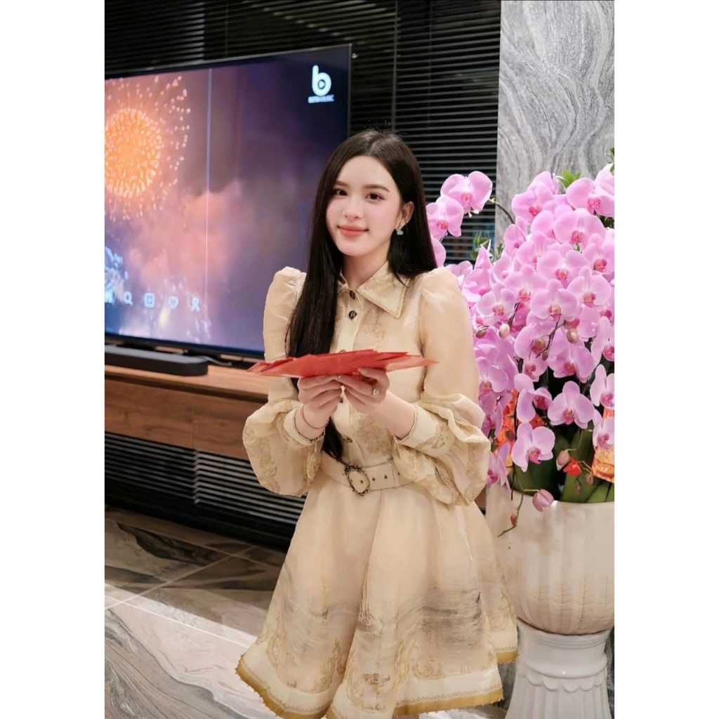 ZIMM STORE-Váy tiểu thư màu kem sữa tay bồng phối cúc gỗ phong cách nhẹ nhàng