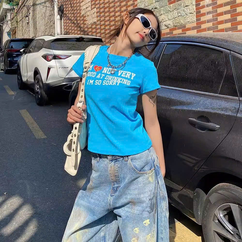 (sẵn) Áo thun baby tee màu xanh dương kết hợp hoạ tiết chữ và trái tim đỏ ABBT060 - Tiktik