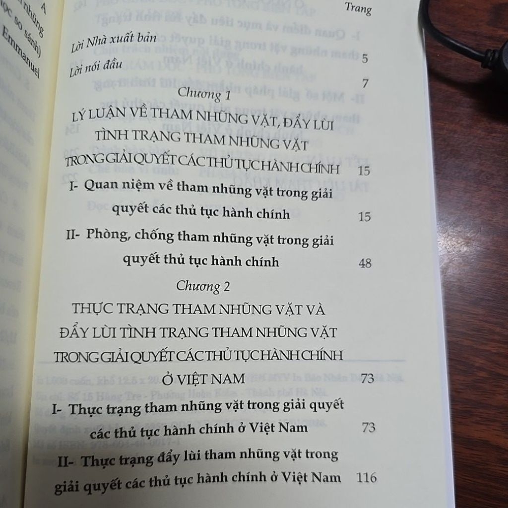Sách - Một số giải pháp đẩy lùi tình trạng tham nhũng vặt trong giải quyết các thủ tục hành chính ở nước ta hiện nay