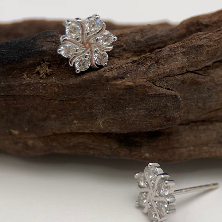 Khuyên tai nam thanh thẳng bạc S925 Snow Flower thiết kế hình bông tuyết đính đá basic KN151 (1 chiếc) | GEMY SILVER