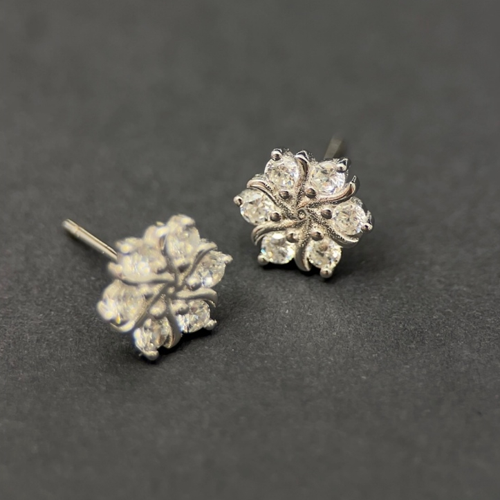 Khuyên tai nam thanh thẳng bạc S925 Snow Flower thiết kế hình bông tuyết đính đá basic KN151 (1 chiếc) | GEMY SILVER