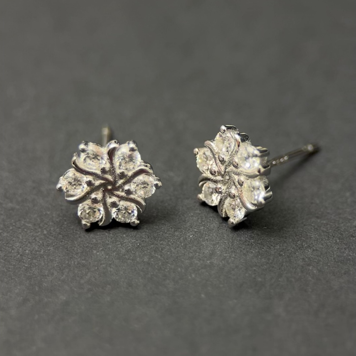 Khuyên tai nam thanh thẳng bạc S925 Snow Flower thiết kế hình bông tuyết đính đá basic KN151 (1 chiếc) | GEMY SILVER