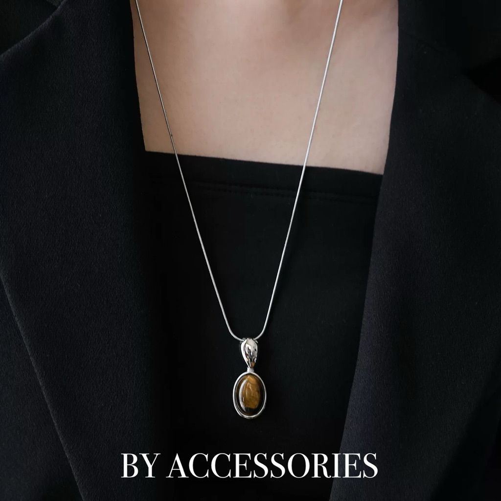 Dây chuyền nữ titan dáng dài kiểu mì rút phối mặt oval khảm đá mắt hổ mạ vàng 18K không gỉ WN2631 BY ACCESSORIES