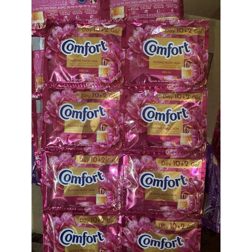 nước xã vãi Comfort mẫu đơn / kiwi 12 Gói