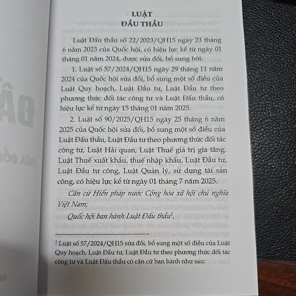 Sách - Luật Đấu thầu (NXB Lao động)