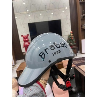 Mẫu mới mũ bảo hiểm kết Brabas có khoét sau - Với kết cấu chắc chắn dựa trên lớp Sơn phủ Nhũ thời trang