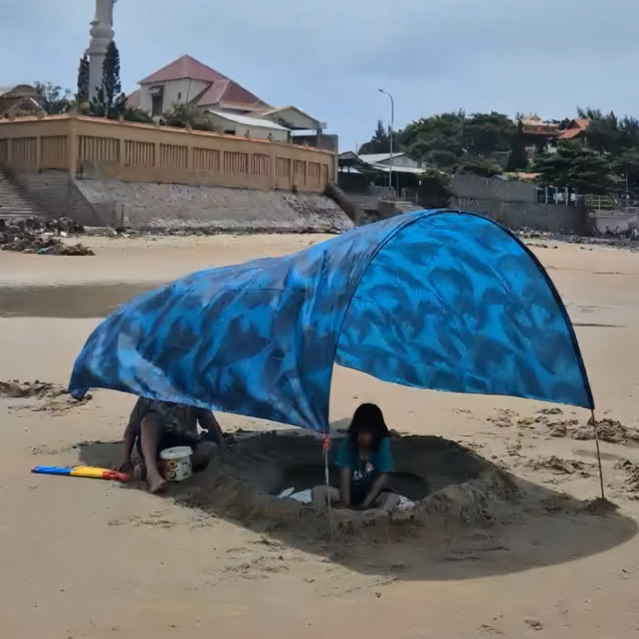 Lều bay đi biển che nắng loại thông dụng ( Mix Màu Ngẫu Nhiên )