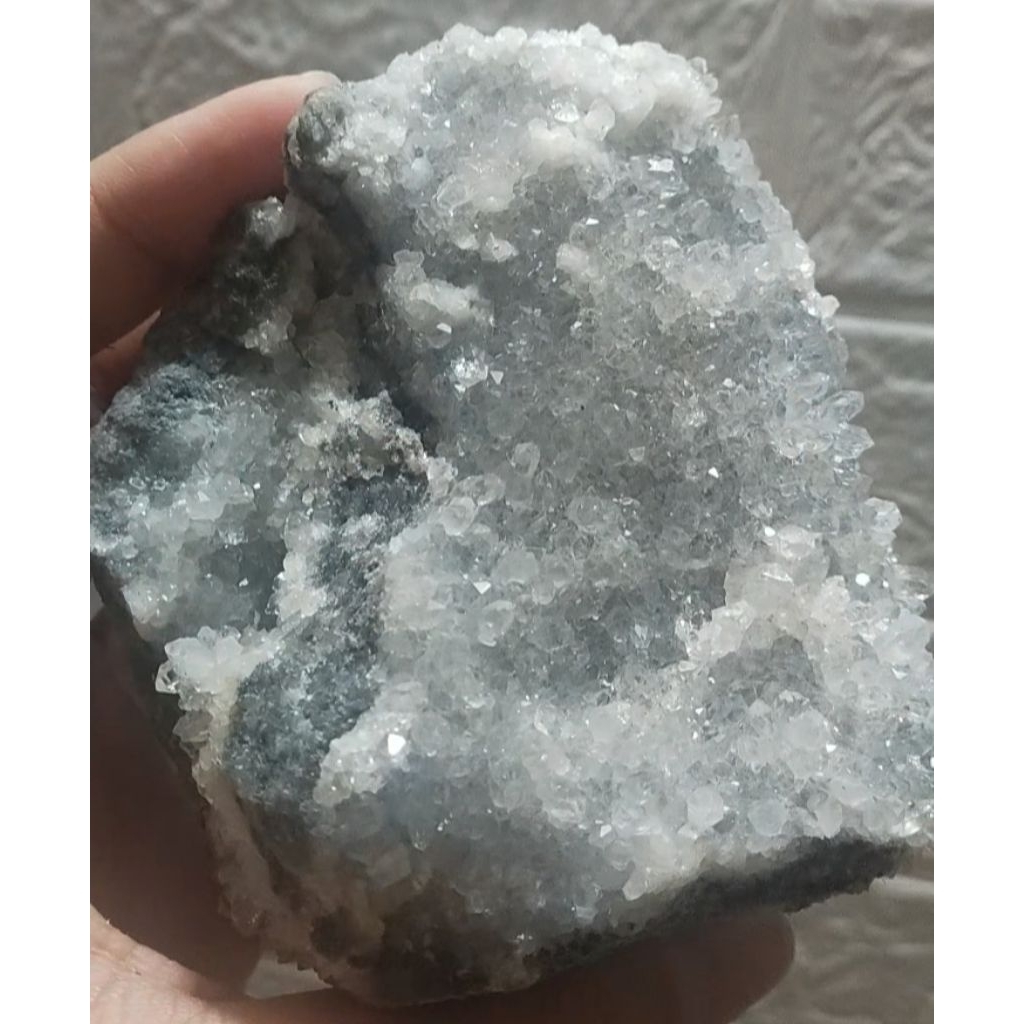 Tinh thể thạch anh thiên nhiên