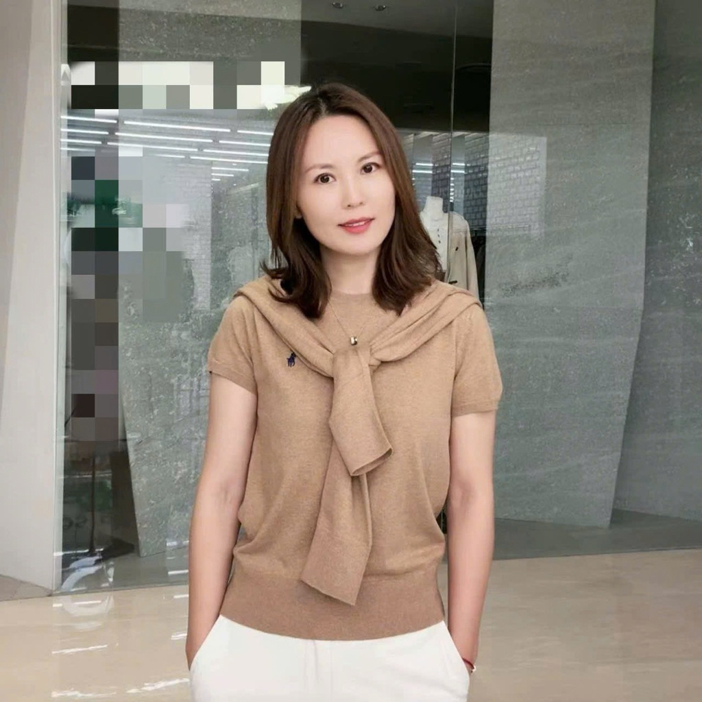 Linh Moon Áo len nữ cổ tròn màu nâu thêu logo ngựa form ôm nhẹ len dệt mịn Kèm Ảnh Thật