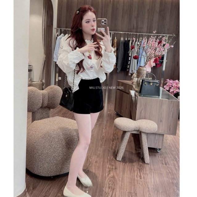 Áo sơmi trắng cổ tròn dài tay phối viền bèo đính charm cao cấp ,  Áo sơmi ngựa from rộng phong cách tiểu thư Hàn Quốc