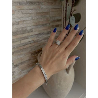 Vòng tay C “Signature Hinged Bangle”