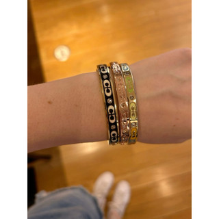 Vòng tay C “Signature Hinged Bangle”