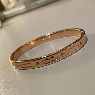 Vòng tay C “Signature Hinged Bangle”