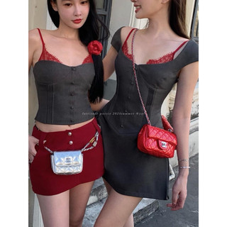Váy chữ A dáng ngắn bo eo kết hợp bra đỏ năng động