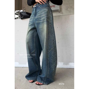 Quần jeans suông đính đá bên