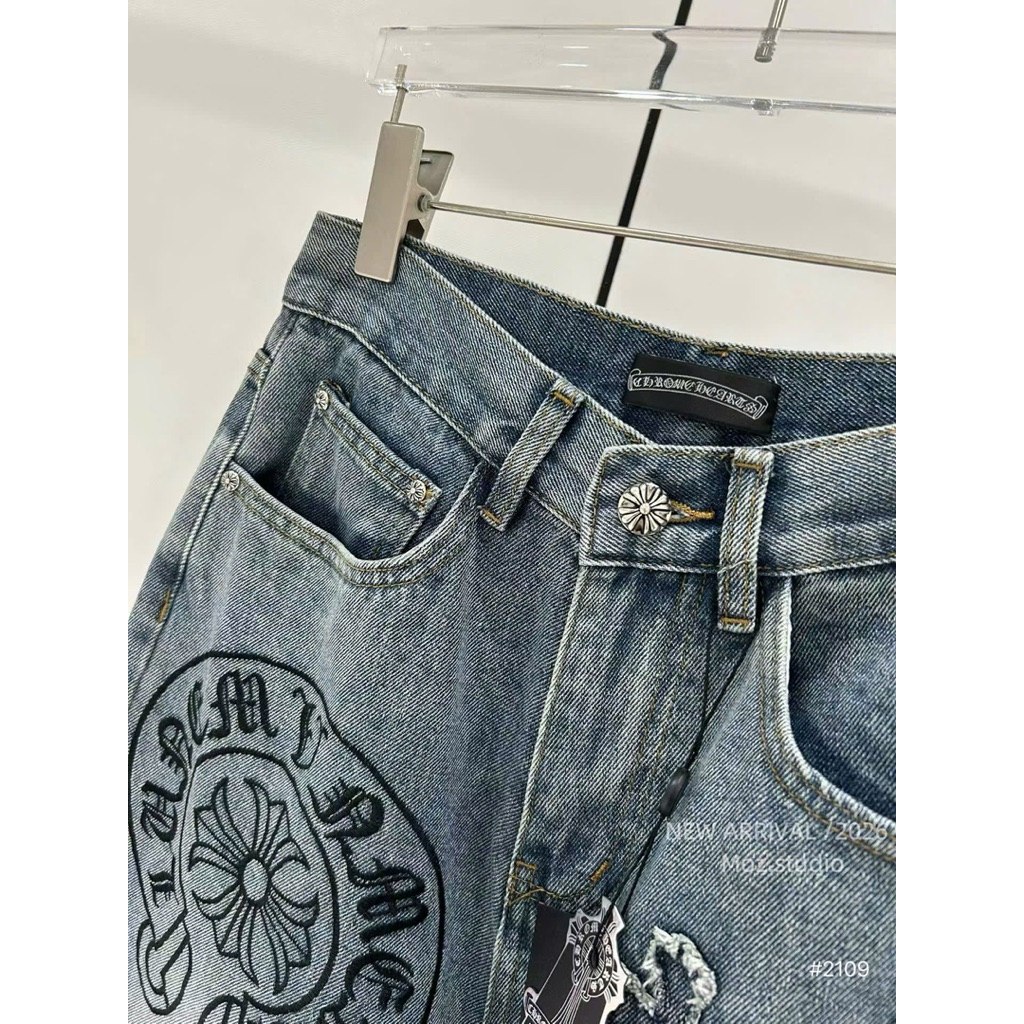Set áo babytee cổ tim quần jeans suông chrome hearts chữ viền rách