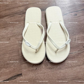 Dép tông xỏ ngón nữ bản quai đục By.NGATODER gắn charm đi ò kiểu dáng basic