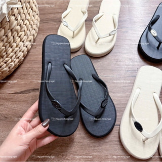 Dép tông xỏ ngón nữ bản quai đục By.NGATODER gắn charm đi ò kiểu dáng basic