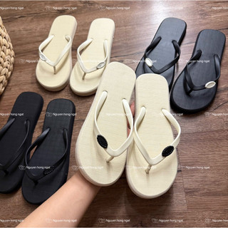 Dép tông xỏ ngón nữ bản quai đục By.NGATODER gắn charm đi ò kiểu dáng basic