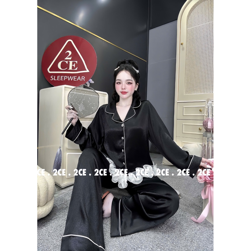 Bộ ngủ pijama chất lụa nhăn dập ly ánh nhũ viền hoa xoắn gấu áo, vải mỏng nhẹ mát