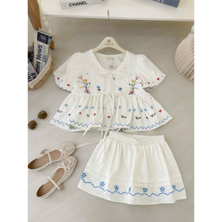 SEP House - Set thô thêu hoạ tiết mùa hè dáng babydoll cổ V cột nơ phối chân váy lưng chun ngắn xoè màu kem- Hàng loại 1