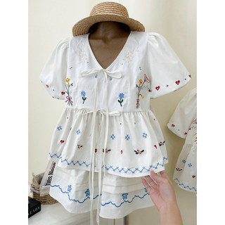 SEP House - Set thô thêu hoạ tiết mùa hè dáng babydoll cổ V cột nơ phối chân váy lưng chun ngắn xoè màu kem- Hàng loại 1