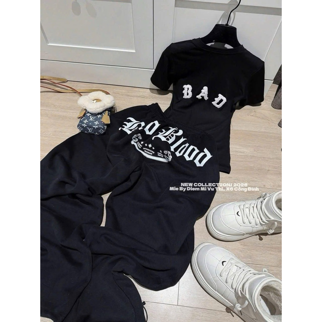 Set Đồ Bộ Nữ Ôm Body Áo Thun Tay Ngắn Quần Jogger Ống Rộng In Chữ Cá Tính