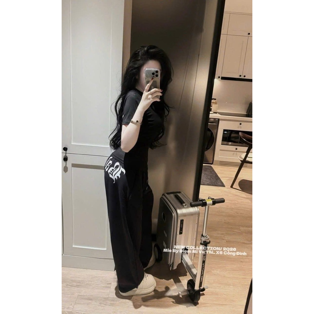 Set Đồ Bộ Nữ Ôm Body Áo Thun Tay Ngắn Quần Jogger Ống Rộng In Chữ Cá Tính