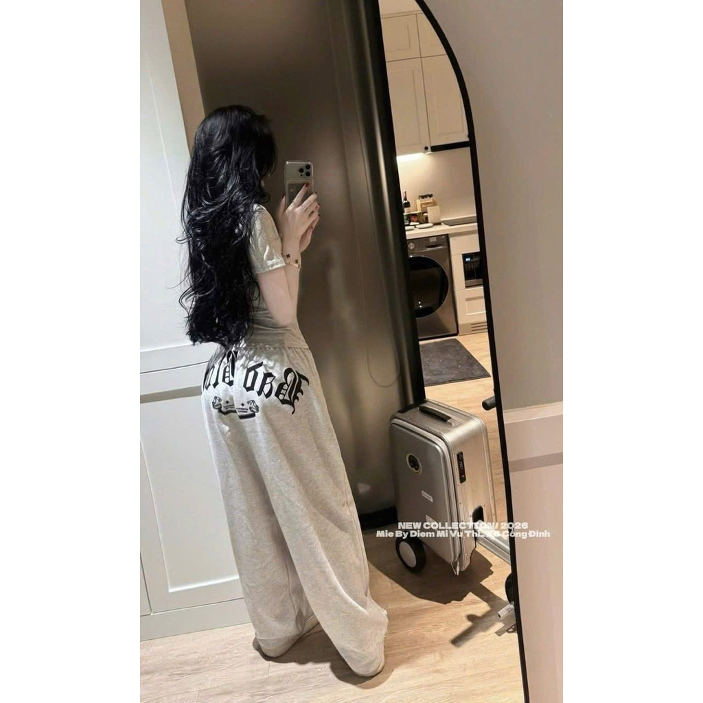 Set Đồ Bộ Nữ Ôm Body Áo Thun Tay Ngắn Quần Jogger Ống Rộng In Chữ Cá Tính
