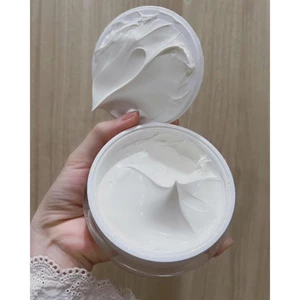 Kem BoDy trắng da kháng nước có makup