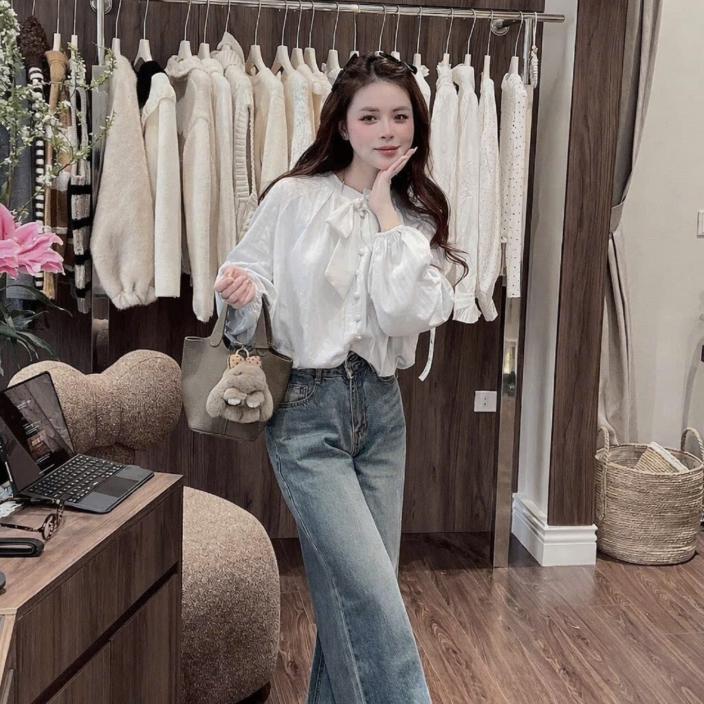 EMLY - Áo Sơ Mi Nữ Vải Đũi Cúc Bọc- Áo Kiểu Nữ Bo Chun Gấu Dài Tay Hot Trend 2026