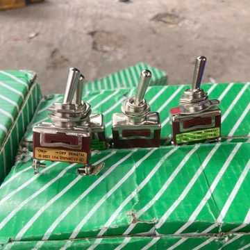 Công tắc 2 chân 3 chân 6 chân, công tắc đảo chiều taiwan, công tắc gạt nâu, công tắc tắt mở, đảo còi, đảo đèn.D