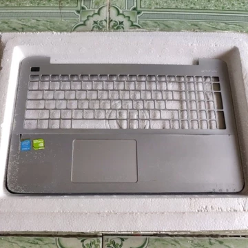 mặt C laptop Asus k555l có trầy xước hơi cũ bán rẻ, mất ốc bên trái