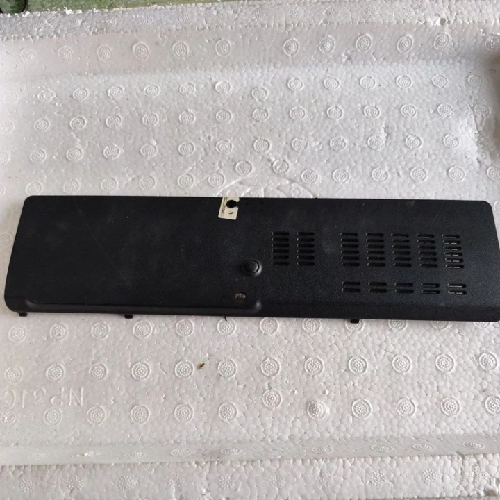 vỏ nắp đậy phía sau mặt D laptop acer aspire E1-571G hàng cũ có trầy xước