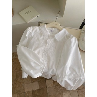 Áo Kiểu Sơ Mi Trắng Cổ Sen Thêu Hoa Đục Lỗ Tay Bồng Dáng Suông Ngắn Vintage Nàng Thơ Cakecat